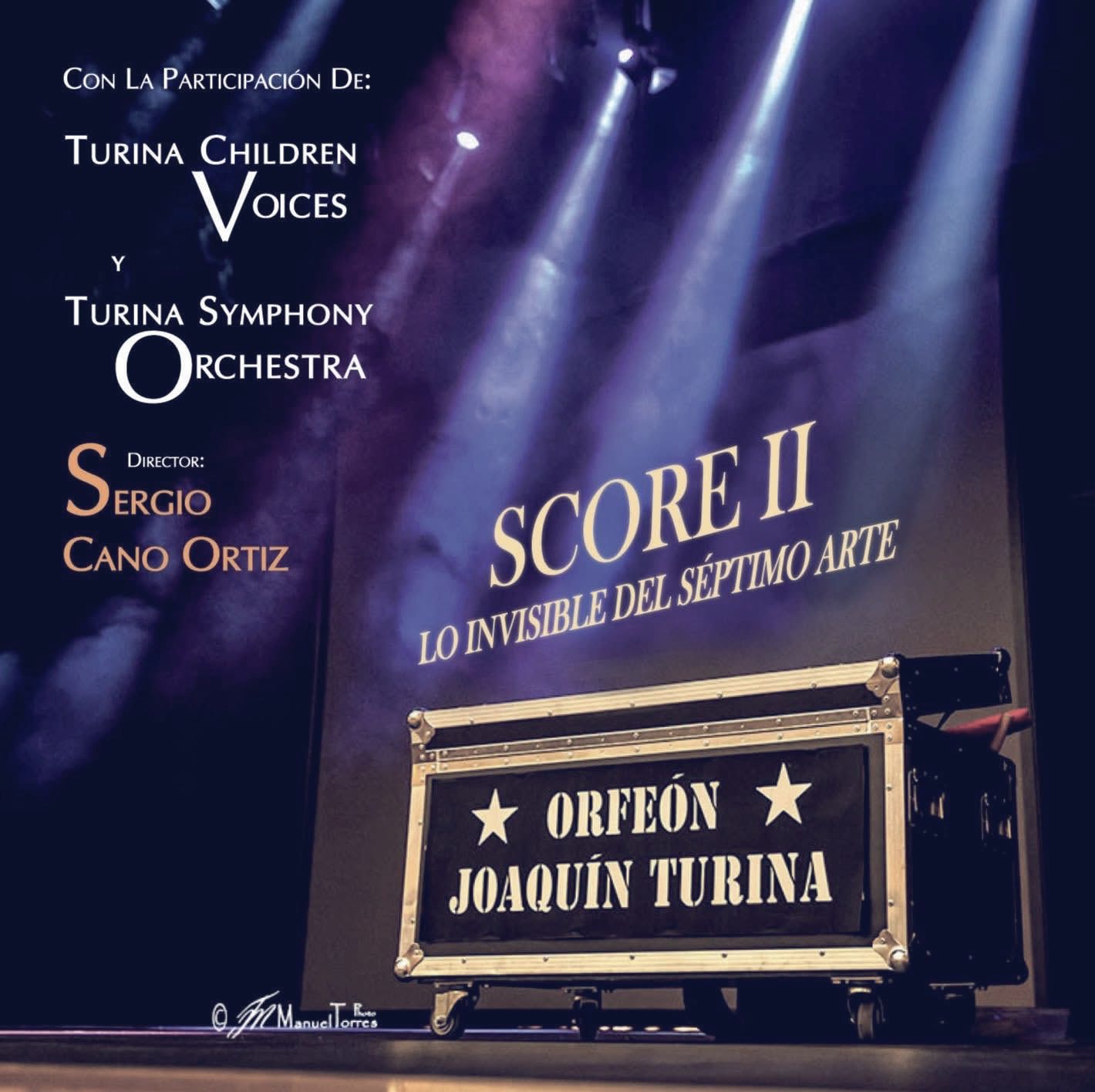 Cartel de Score II, Lo invisible del séptimo arte, con el baúl del Orfeón Joaquín Turina entre dos estrellas.